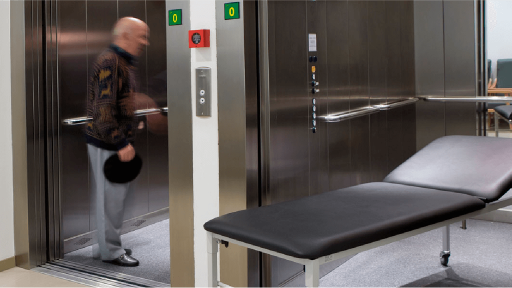 باز شدن سریع درب‌های آسانسور بیمارستانی