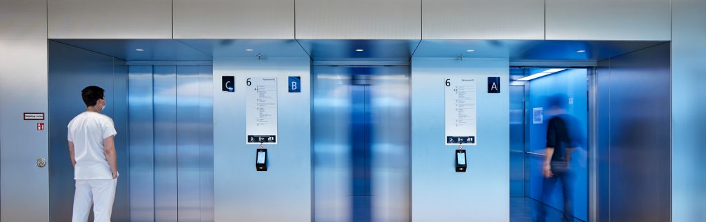 خصوصیات آسانسور بیمارستان